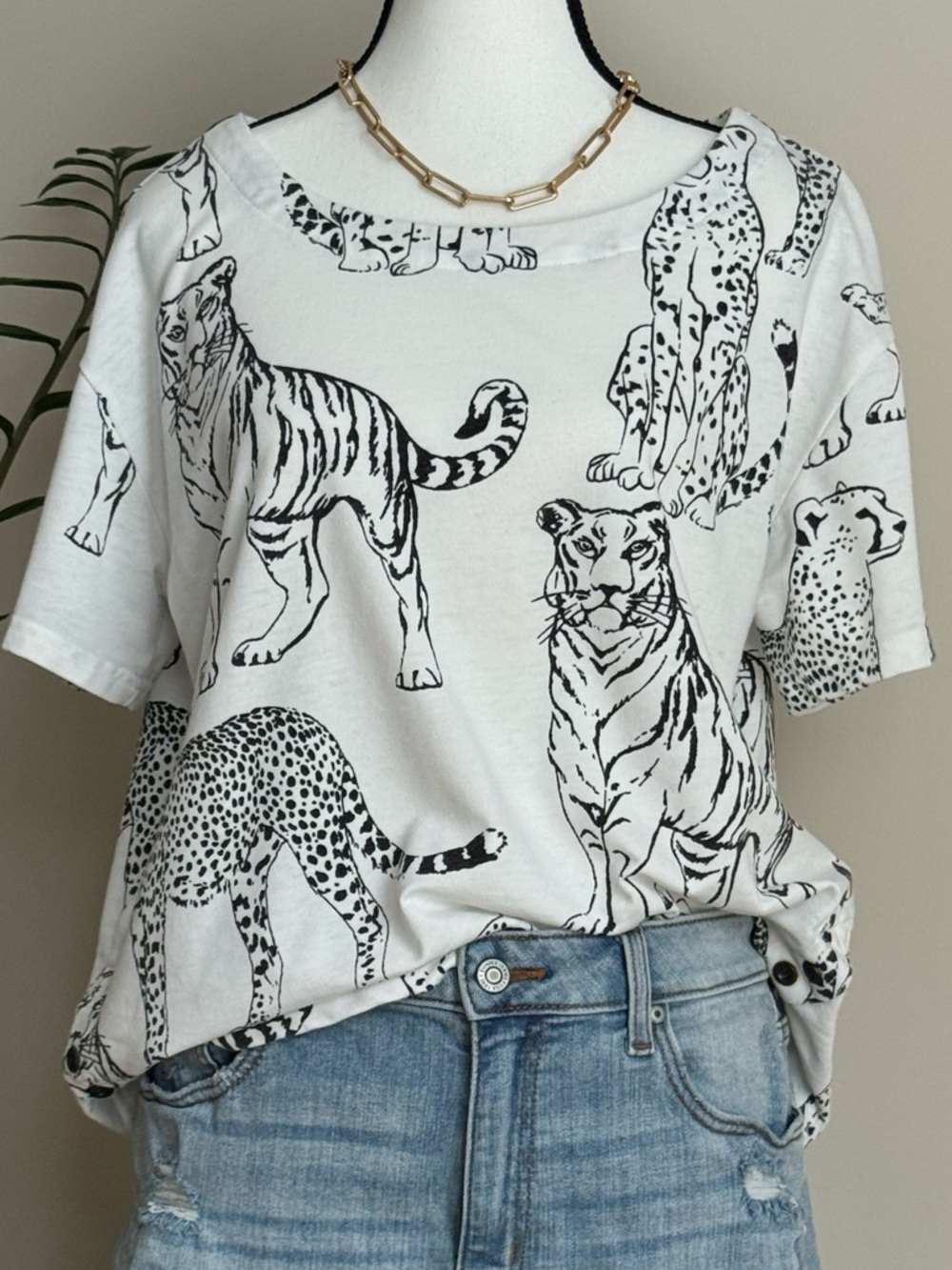Jane and Delancy Animal Print Graphic Tee in White and Black by size Small